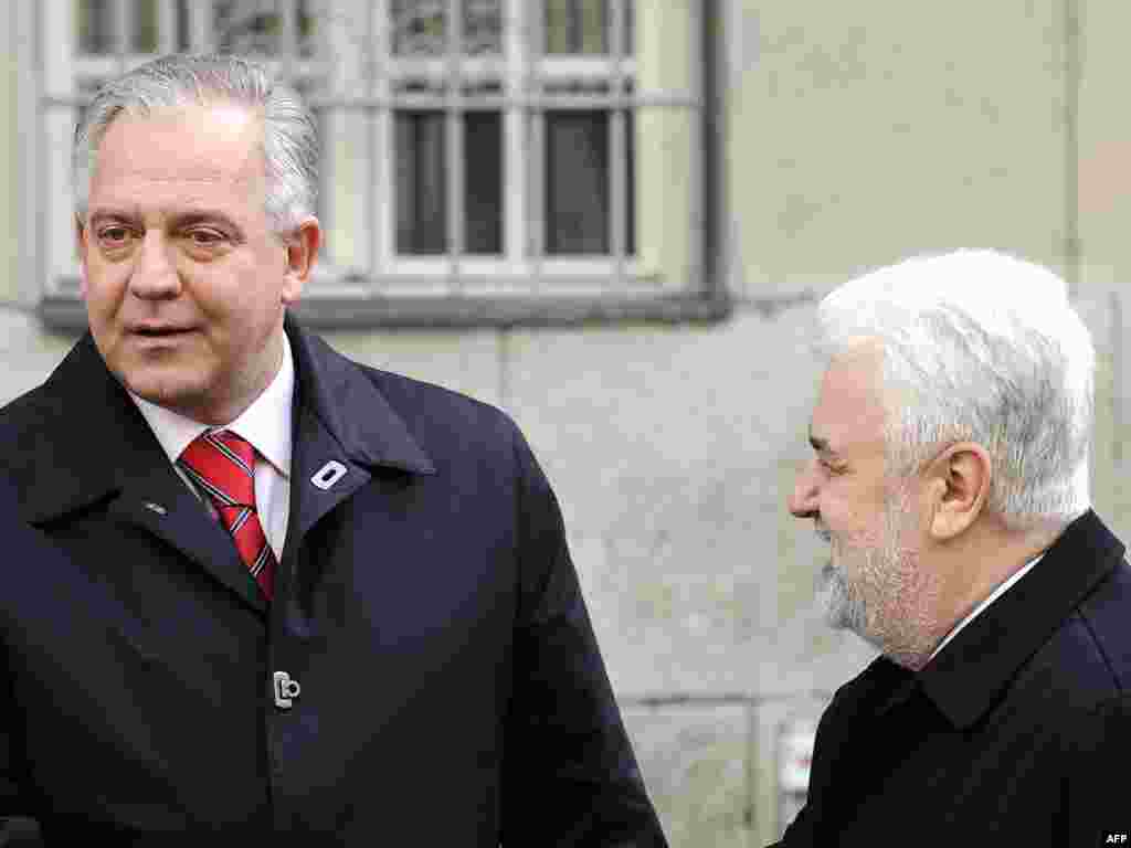 Srbija - Susret premijera - Premijer Srbije Mirko Cvetković i premijer Hrvatske Ivo Sanader su,sudeći po izjavama popravili odnose dvije zemlje. Bio je to prvi susret premijera ovih zemalja nakon hrvatskog priznanja Kosova.