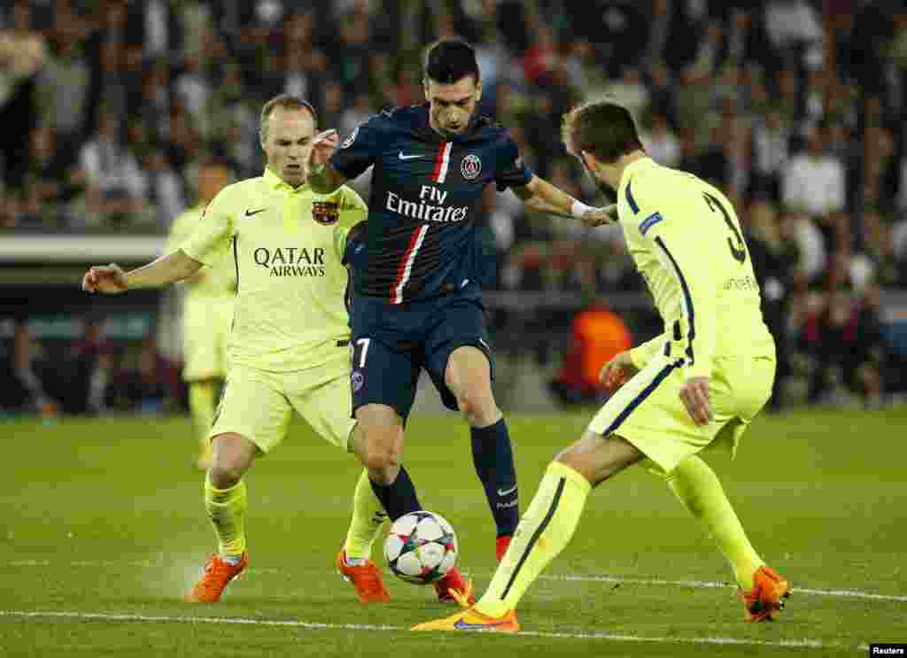 Paris St Germain futbolçusu hücumda (Reuters / Benoit Tessier)