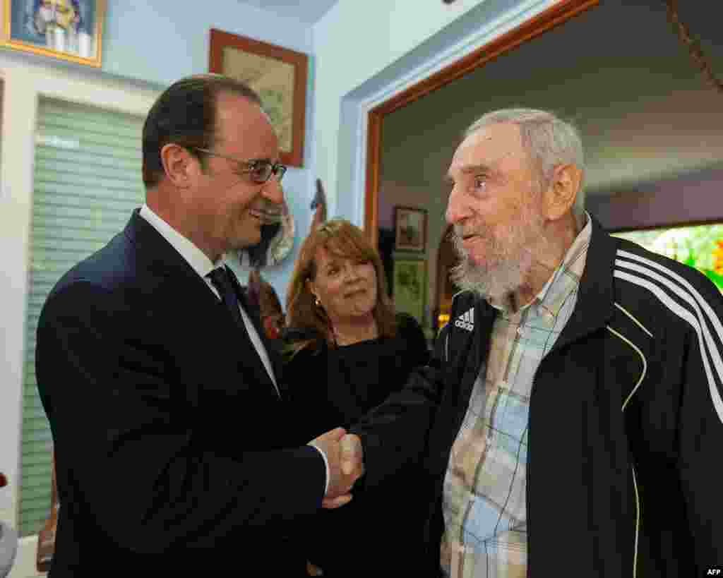 Раҳбари собиқи Куба бо Франсуа Олланд, президенти Фаронса. Моҳи майи 2015