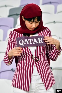 یک طرفدارنمای قطری دارد تلاش می‌کند از قطری بودن خودش مطمئن شود.