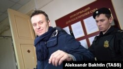 Российский оппозиционный политик Алексей Навальный в суде, архивное фото