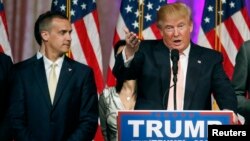 Кори Левандовски ҳамеша дар паҳлӯи Трамп буд