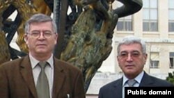 Туркман мухолифатчилари Нурмуҳаммед Ҳанамов ва Худойберди Ўрозов.