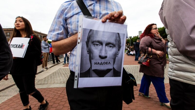 Левада: Расте бројот на Руси кои не сакаат нов мандат за Путин