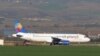 Аэробус A320-232 у баўгарскім аэрапорце Бургас пасьля аварыйнай пасадкі 