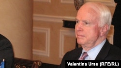 John McCain la Chișinău în iunie 2011