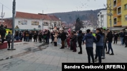 Protest u centru Surdulice zbog pogibije sugrađanina u saobraćajnoj nesreći u blizini tog gradića, 19.2.2026.