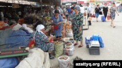 На местном базаре в Шымкенте. 6 мая 2014 года.