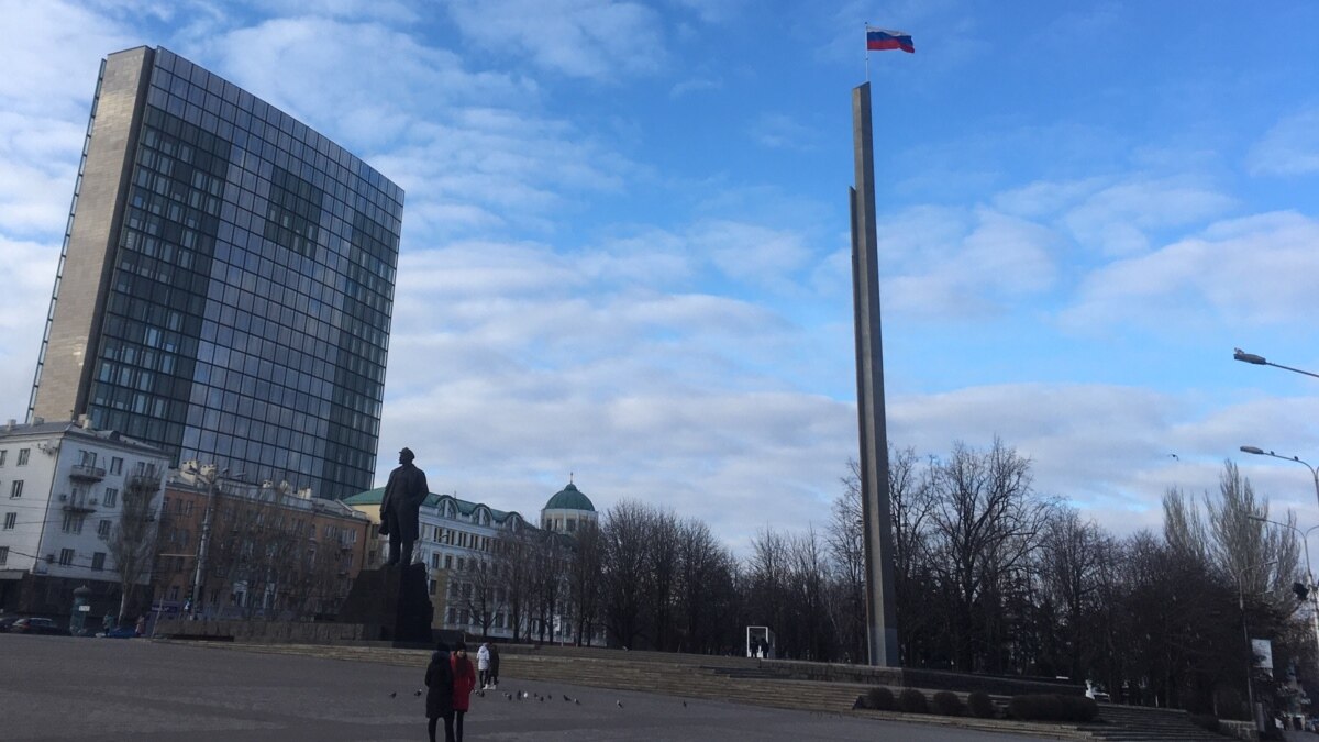 Парад раньше Москвы и голосование по поправкам. Что происходит в 