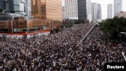 Protesta në Hong Kong kundër ligjit për ekstradim.