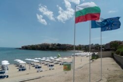 Пляж у місті Созополі на чорноморському узбережжі Болгарії, липень 2020 року