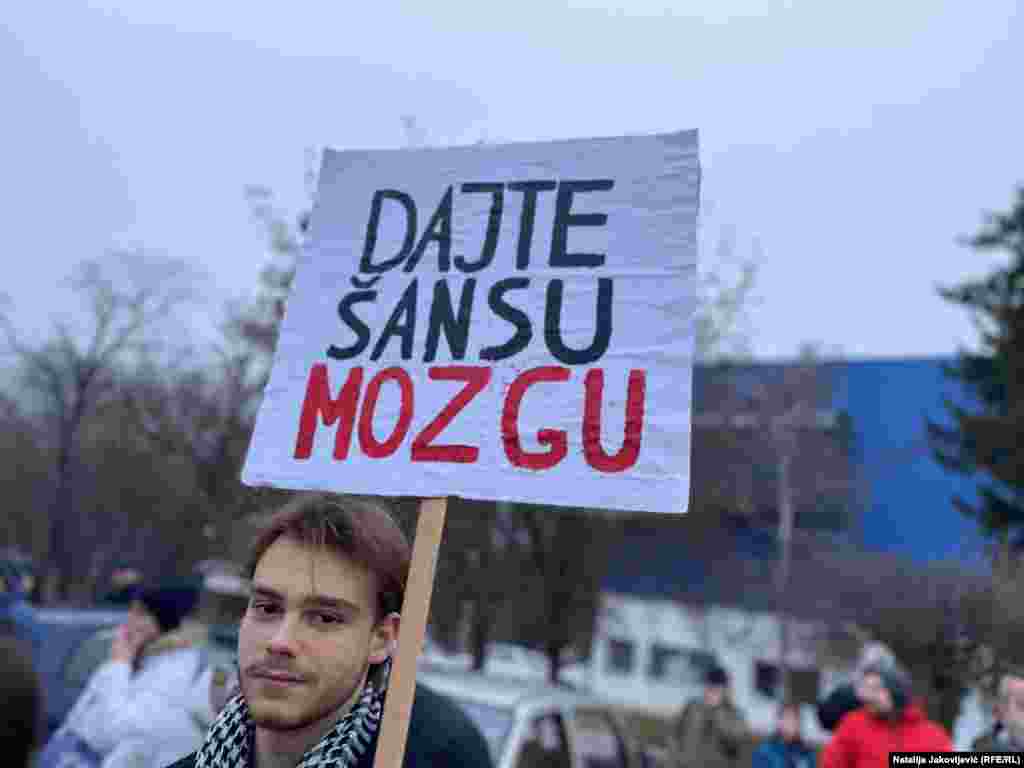 Na gradskom trgu u Subotici je održan i protest tišine u trajanju od 15 minuta, uz poruku da studenti neće dozvoliti da im se oduzima sloboda.