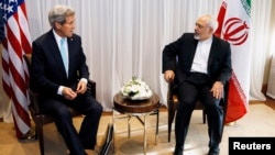 John Kerry və Javad Zarif 