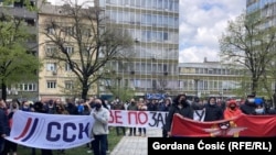 Nezadovoljni radnici železnice ispred poslovne zgrade "Železnica Srbije", Beograd, 15. april 2021.