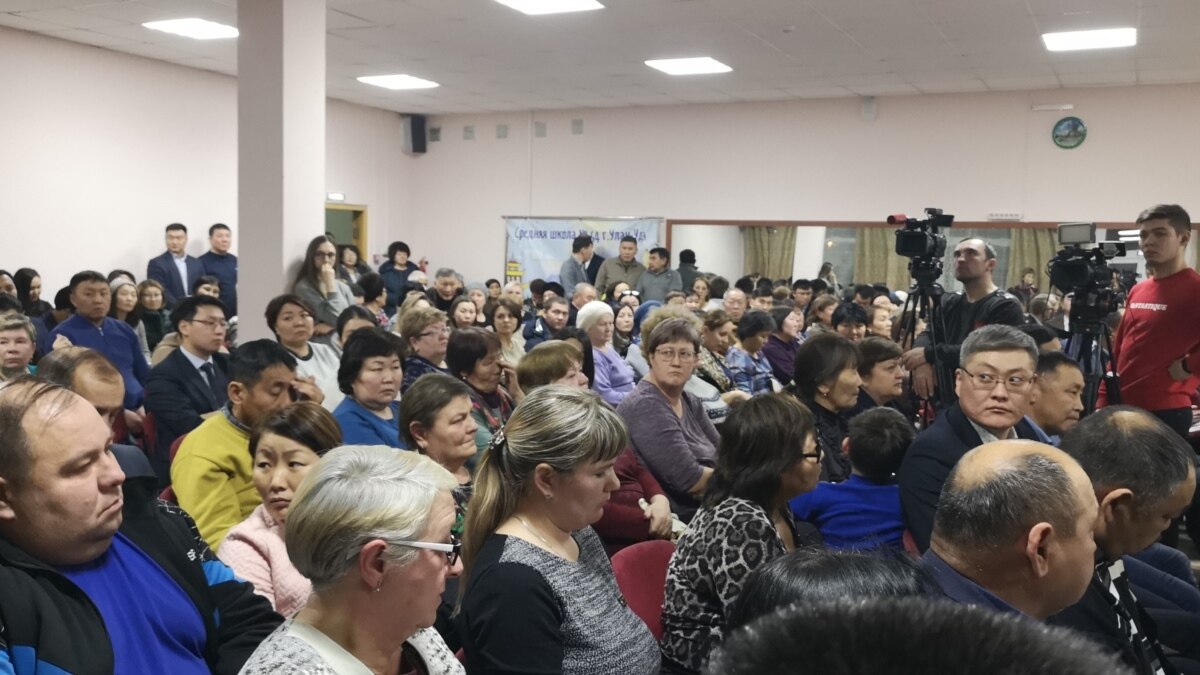 В Улан-Удэ жители на сходе потребовали от властей решения проблем