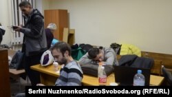 Потерпілі у справі щодо чотирьох екс-бійців спецпідрозділу «Беркут» у залі Шевченківського райсуду, 1 грудня 2016 року 