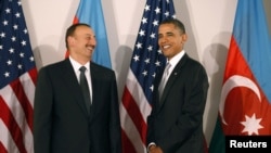 Obama (sağda) və Əliyev, 2010