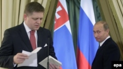 Vladimir Putin (right) looks on as Slovak Prime Minister Robert Fico addresses a joint news conference after a meeting in Moscow in 2009.