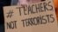 În timpul unui protest în fața Parlamentului de la Chișinău împotriva expulzării profesorilor turci, septembrie 2018