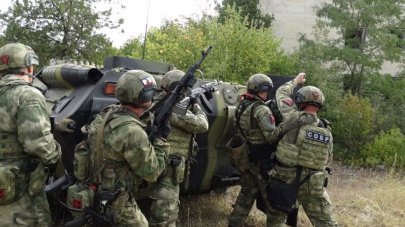 В Крыму на контрактную службу в российскую армию привлекают повышением зарплаты