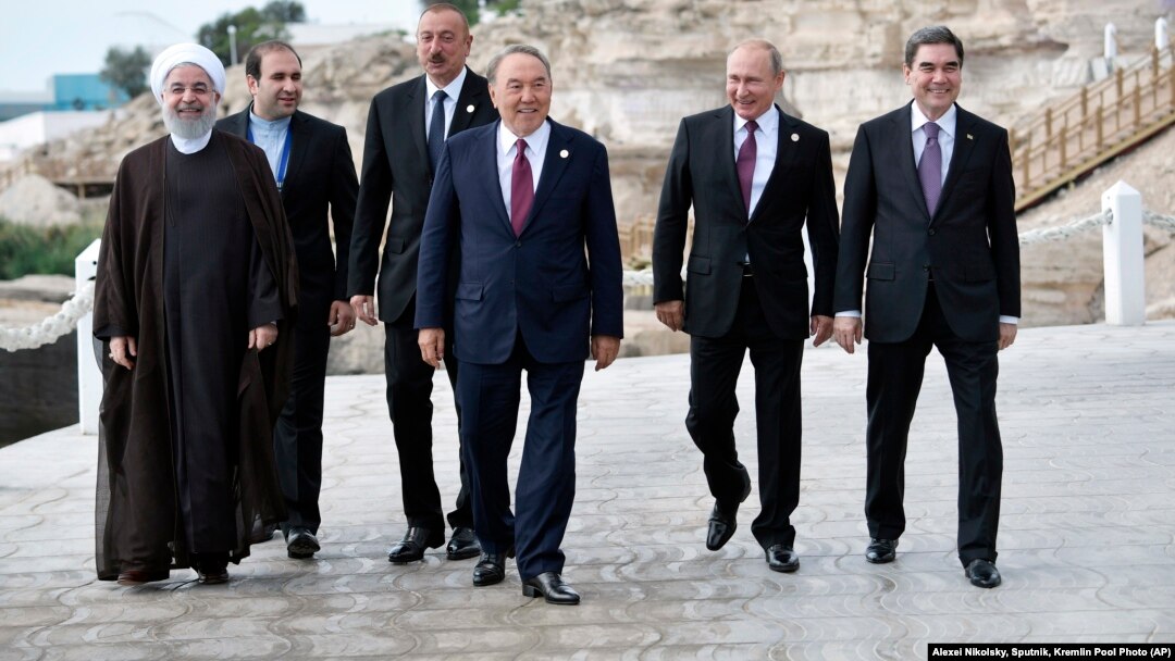 Үлкен әпкесі мен інісінің секс видеосы (орысша) Татуировкасы бар порно қыз