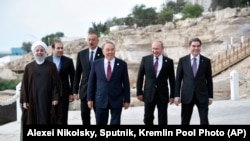 Russian President Vladimir Putin, second from right, Kazakhstan President Nursultan Nazarbayev, center, Turkmenistan President Gurbanguly Berdimuhamedow, right, President of Azerbaijan Ilham Aliyev, third from left, and Iranian President Hassan Rouhani, August 2018.