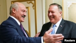Presidenti bjellorus, Aleksandr Lukashenka dhe Sekretari amerikan i Shtetit, Mike Pompeo.