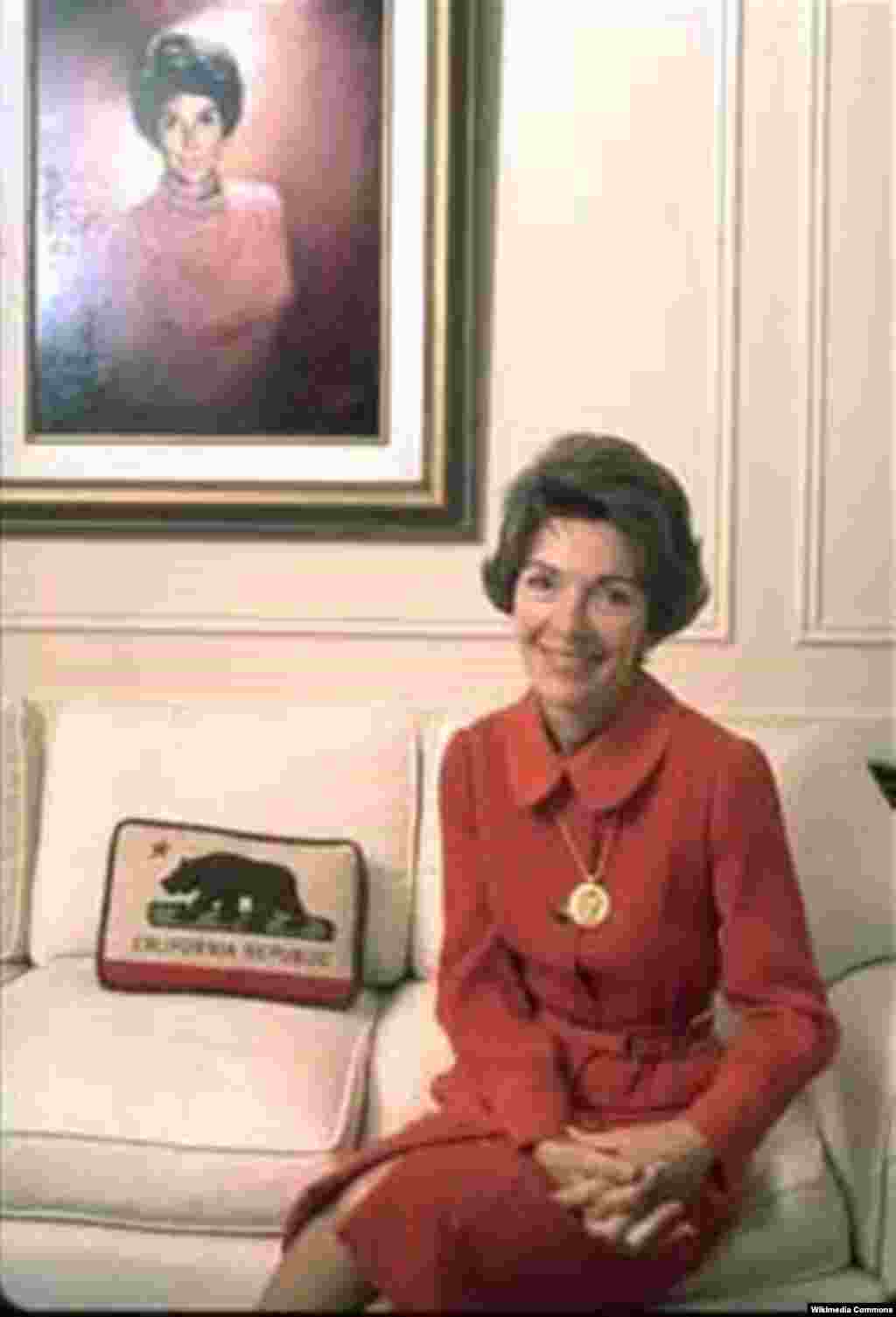 Нэнси Рейган в статусе первой леди Калифорнии (1967-1975 годы)