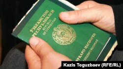 Туладаги ўзбек муҳожирларидан паспортлари олиб қўйилгани айтилмоқда.