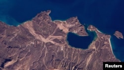 Vedere din satelit asupra unuia din locurile din Groenlanda unde SUA plănuiesc să deschidă o bază nouă, la Mestersvig.