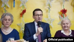 Матэвуш Маравецкі падчас адзначэньня Дня бабулі 21 студзеня 2018 году. Фота канцылярыі Маравецкага.