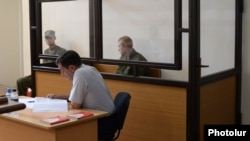 Sud Waleriý Permýakowyň işini diňleýär, Gýümri, 12-nji awgust, 2015.