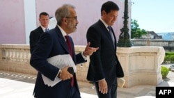 Portugalski ministar spoljnih poslova Paulo Rangel (levo) i američki državni sekretar Marko Rubio posle zajedničke konferencije za novinare i sastanka u Lisabonu, 8. oktobar 2026.