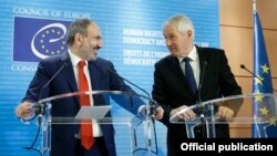 France -- Council of Europe Secretary General Thorbjorn Jagland (R) and Armenian Prime Minister Nikol Pashinian at a joint news conference in Strasbourg, April 11, 2019.