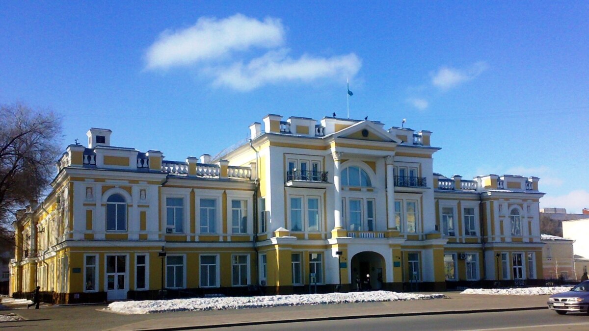 Акиму Уральска сделали выговор на фоне паводков. В городе талая вода вошла  в дома и здания учреждений