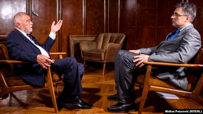 Dragan Štavljanin tokom intervjua sa bivšim predsednikom Hrvatske Stjepanom Mesićem u Zagrebu, 8. juna 2018.