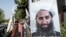 Posteri i udhëheqësit shpirtëror të talibanëve, Haibatullah Akhundzada, përgjatë një rruge në Kabul