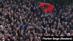 Pamje nga protesta e opozitës në Shqipëri e organizuar më 21 shkurt në Tiranë. 