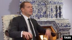 Ռուսաստանի վարչապետ Դմիտրի Մեդվեդևը Գորկիի նստավայրում հարցազրույց է տալիս «Ռոսիյսկայա գազետա»-ին, 9-ը նոյեմբերի, 2015թ․