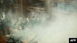 Kosovski parlament u dimu suzavca, skoro redovna situacija u 2016. godini