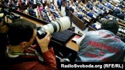 Контролери за голосуванням від «Батьківщини» в ложі преси