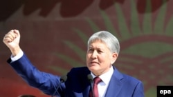 Қырғызстан президенті Алмазбек Атамбаев тәуелсіздік күніне орай өткізілген парад кезінде. Бішкек, 31 тамыз 2016 жыл.