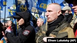 Члены радикальных группировок на марше в Киеве