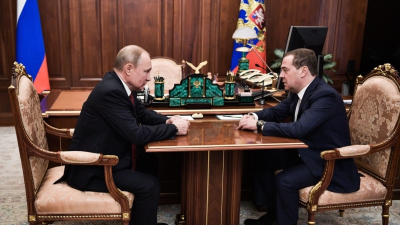 Рускиот премиер Медведев поднесе оставка