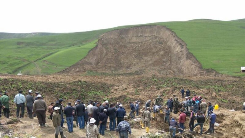 В Кыргызстане на деревню сошел оползень: погибли 24 человека. ФОТО