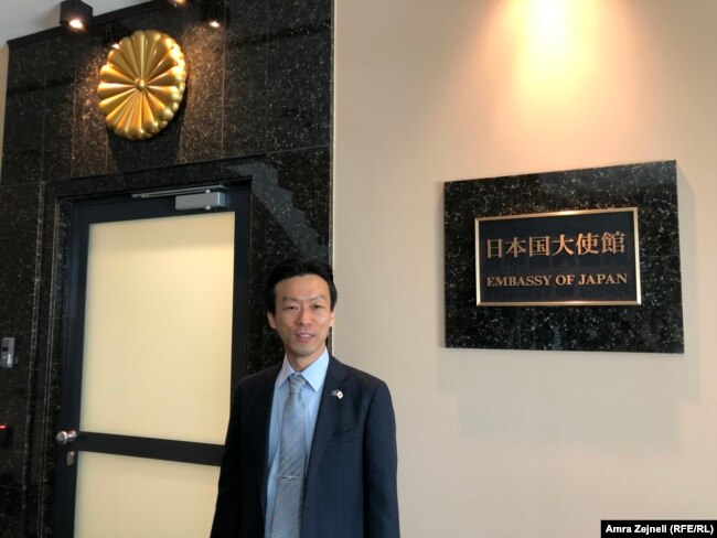 I ngarkuari me punë në ambasadën e Japonisë në Kosovë, Ogasawara Mitsunori.