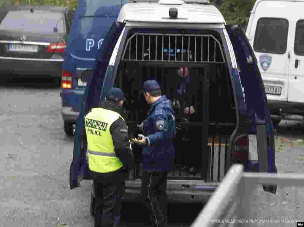 МАКЕДОНИЈА - Сè што направив во СЈО ќе биде основа за изучување на идните генерации. Во изминатите четири години се изложува себе си и мојата фамилија на голем ризик. Сè уште одам со крената глава, изјави Катица Јанева на првото судење за Рекет.