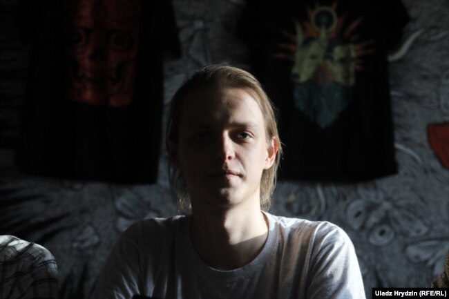 Алексей с длинными волосами