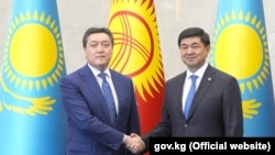 Казакстандын премьер-министри Аскар Мамин жана Кыргызстандын өкмөт башчысы Мухаммедкалый Абылгазиев, Бишкек. 12-май, 2019-жыл.