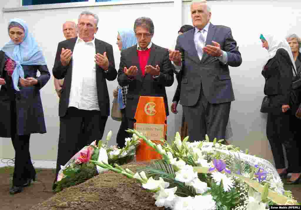 Bosanski Samac - Burial of former Bosnian Presidency member Sulejman Tihic, 27Sep2014